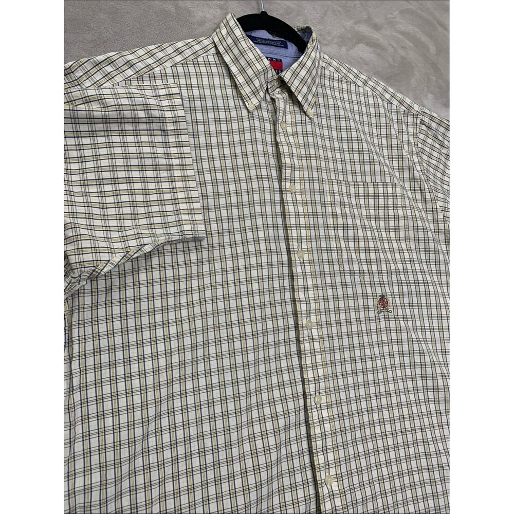 Tommy Hilfiger Men's Medium Short Sleeve Button Down Plaid Casual Shirt